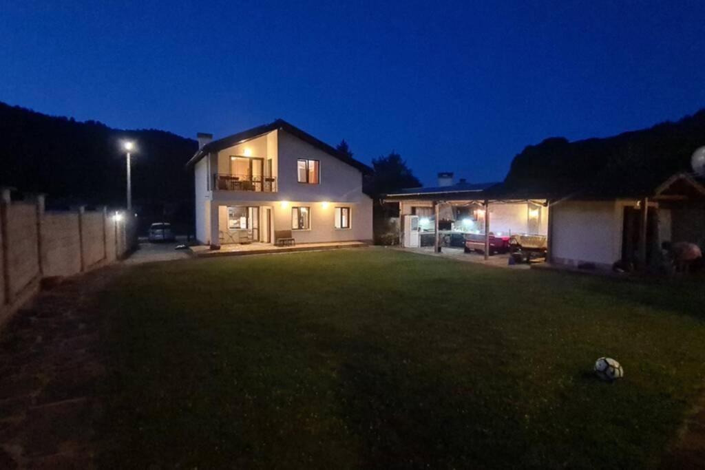 Двете Къщи В Планината Villa Beli Osum Ngoại thất bức ảnh