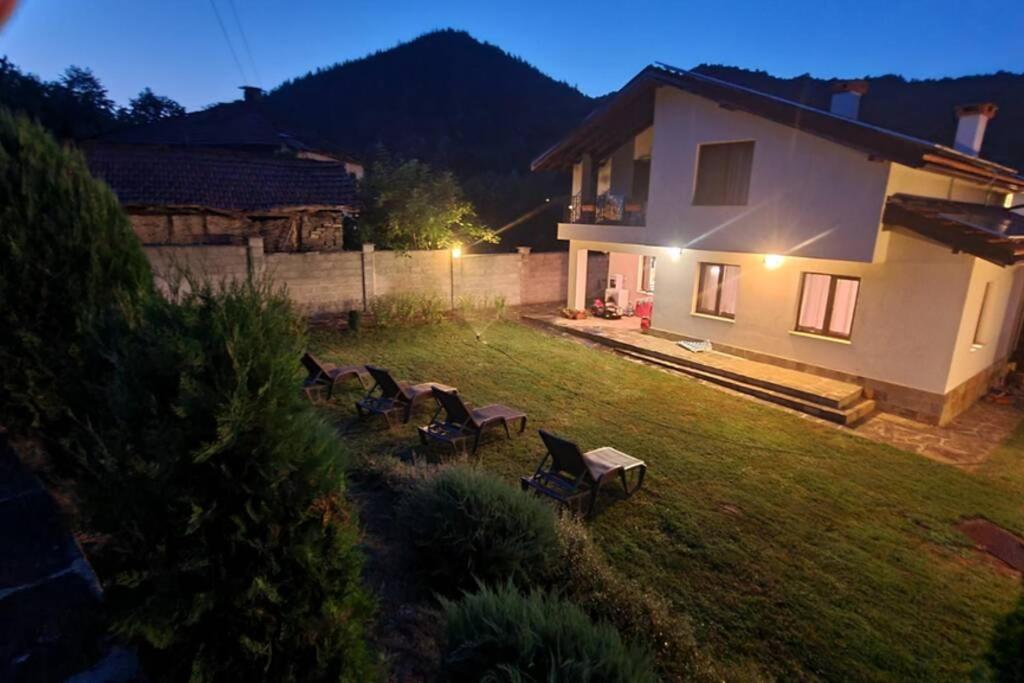 Двете Къщи В Планината Villa Beli Osum Ngoại thất bức ảnh