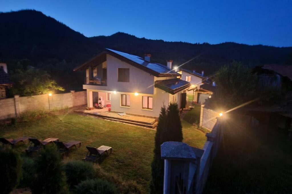 Двете Къщи В Планината Villa Beli Osum Ngoại thất bức ảnh