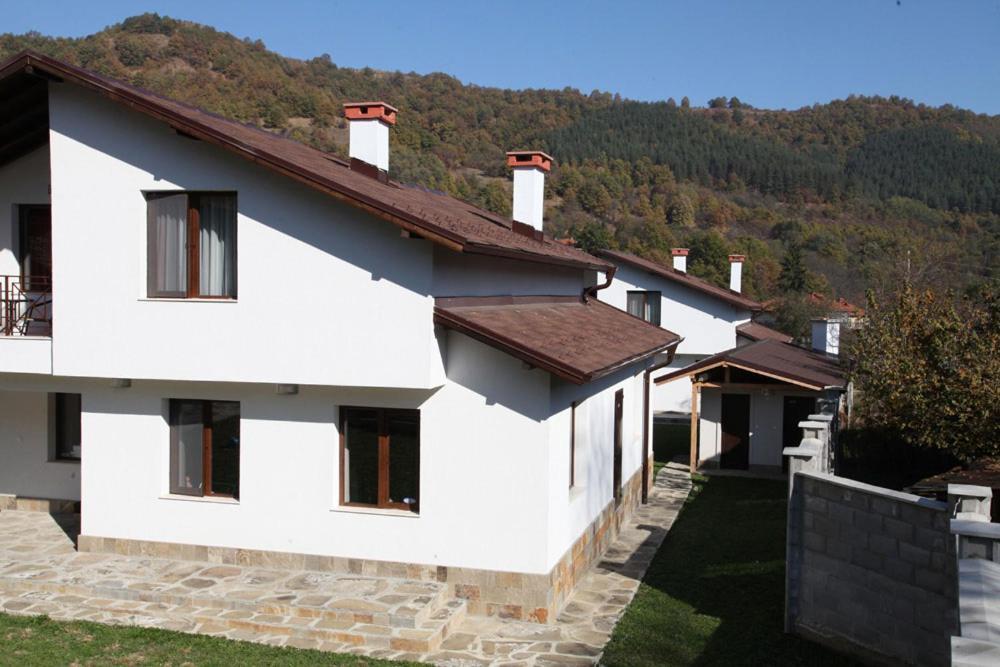 Двете Къщи В Планината Villa Beli Osum Ngoại thất bức ảnh