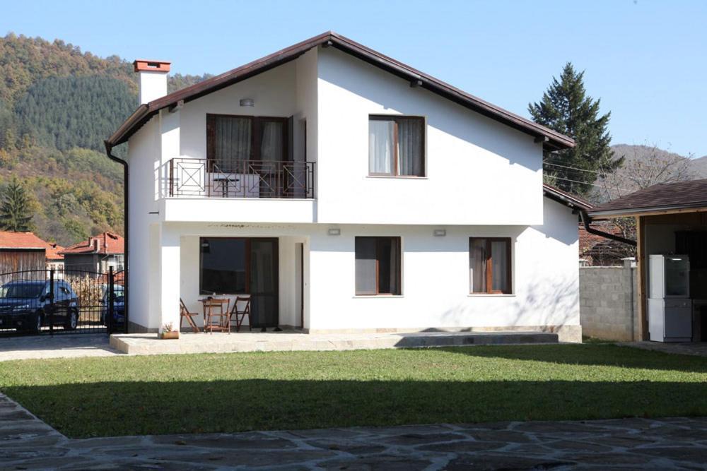 Двете Къщи В Планината Villa Beli Osum Ngoại thất bức ảnh